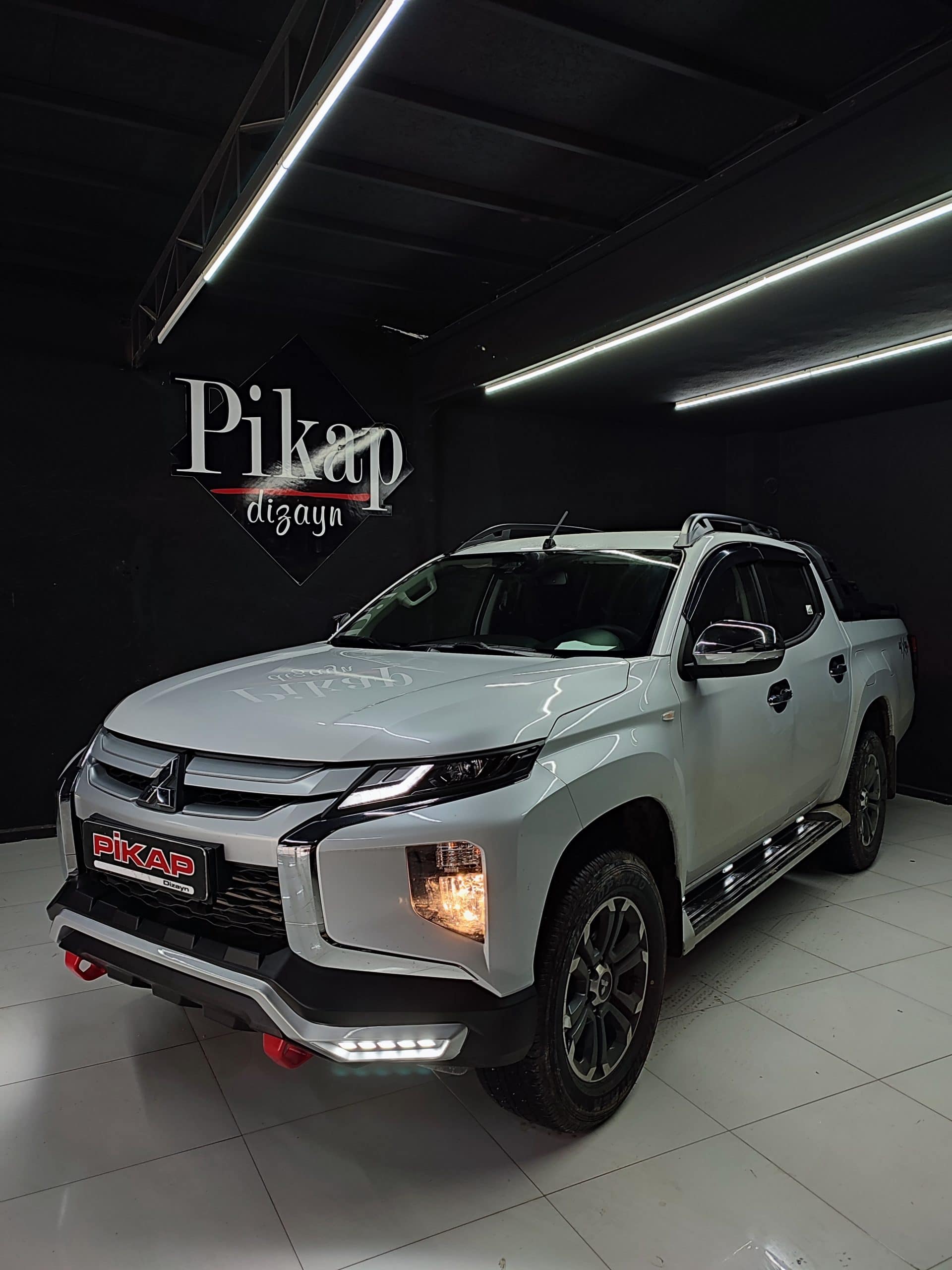 Mitsubishi L200 Tavan Çıtası Gri Mitsubishi L200 Tavan Çıtası Gri