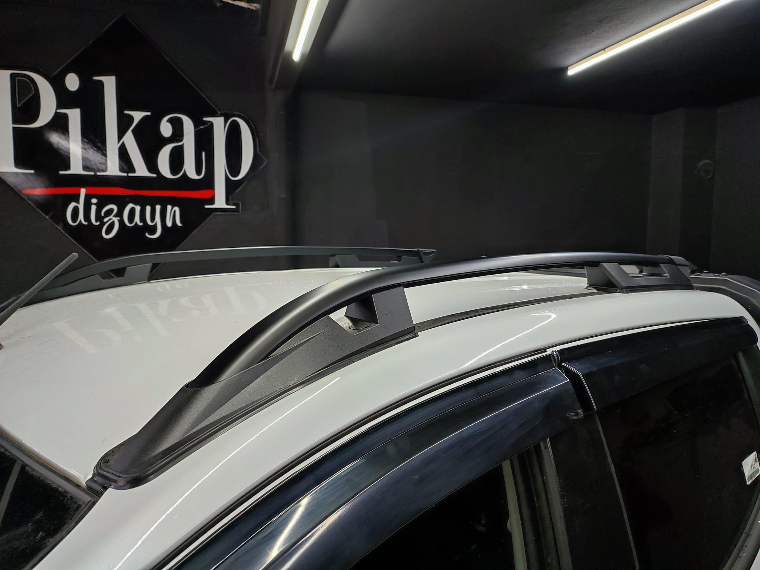 Isuzu D-Max İnce Siyah Portbagaj Isuzu D-Max İnce Siyah Portbagaj